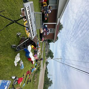Yard sale photo in East St. Louis, IL