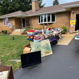 Yard sale photo in Oakbrook Terrace, IL