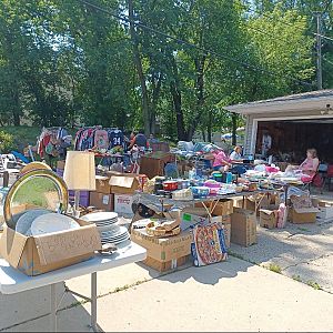 Yard sale photo in Round Lake, IL
